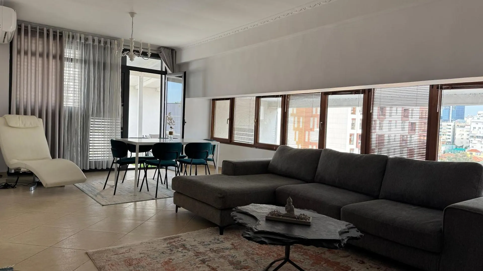 Apartamento Myslym Shyri Rooftop Tirana 0*,  Albania